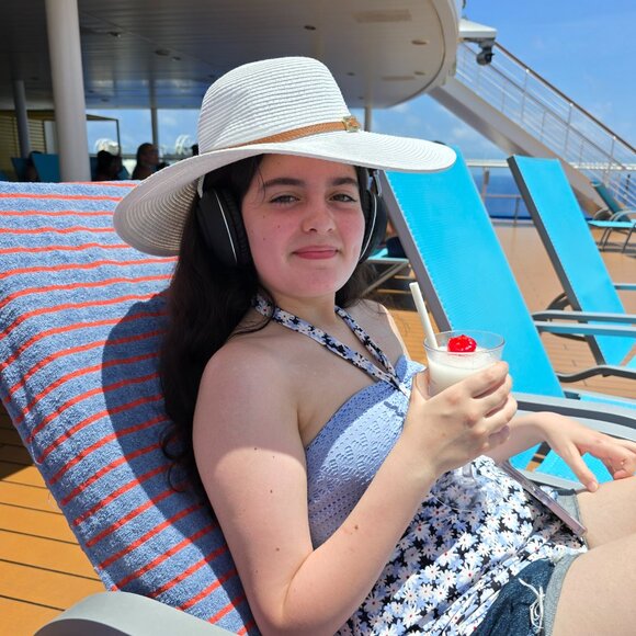 Meet your Posher, Jennifer - Picture 3 of 7